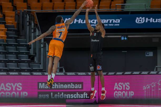 中锋的防守 中锋的防守