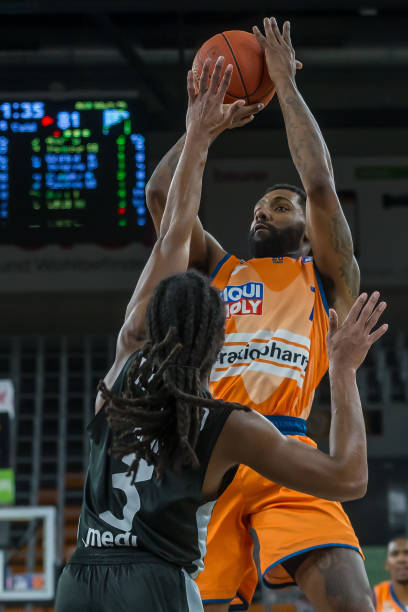 纽卡正和切 纽卡正和切